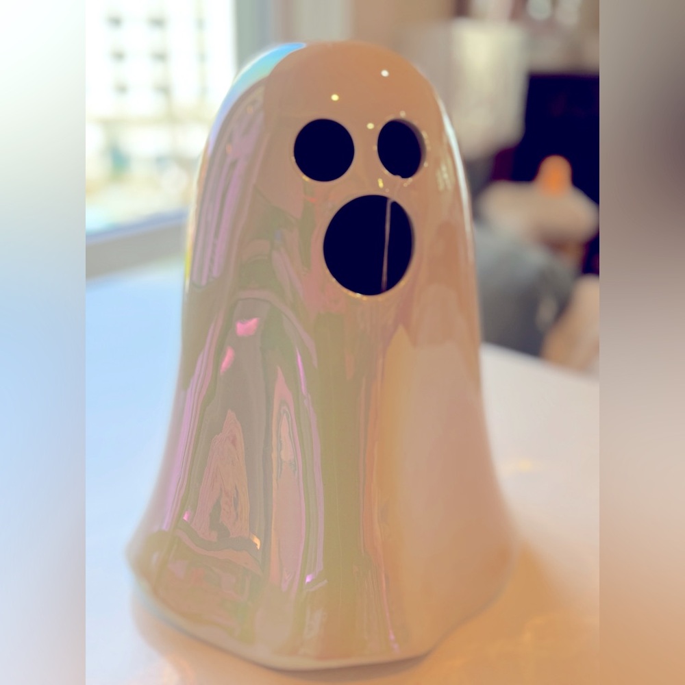 LUSTER GHOST w LED pillar candle‎